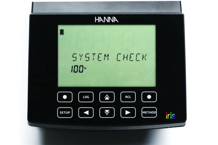 hi801_lcds-system-check-2100x1401-46935120-ccfd-4fdb-a045-e1f3dac4dfbe_ywdphlqqvju91bvc.jpg Spectrophotomètre iris - HI801 – Image 3