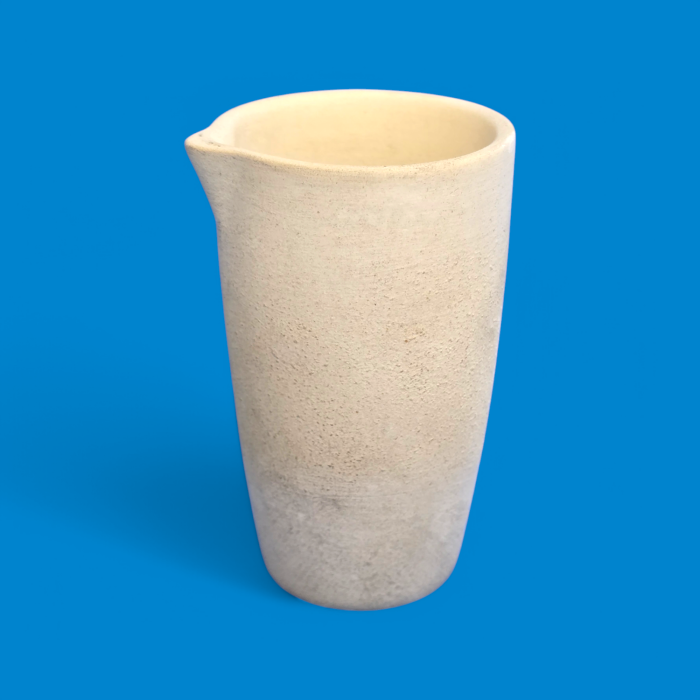 Photoroom-20250407_142727.png Creuset de laboratoire en céramique avec bec verseur Ø 43mm H 70mm – Image 1